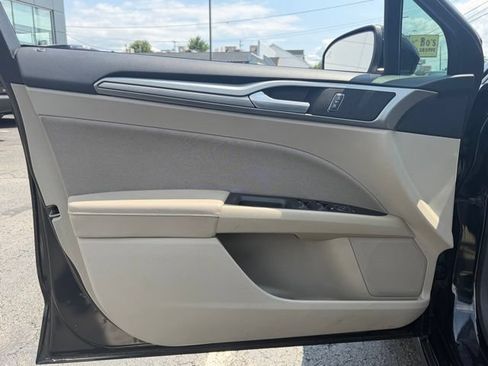 Used 2019 Ford Fusion SE FWD image 13
