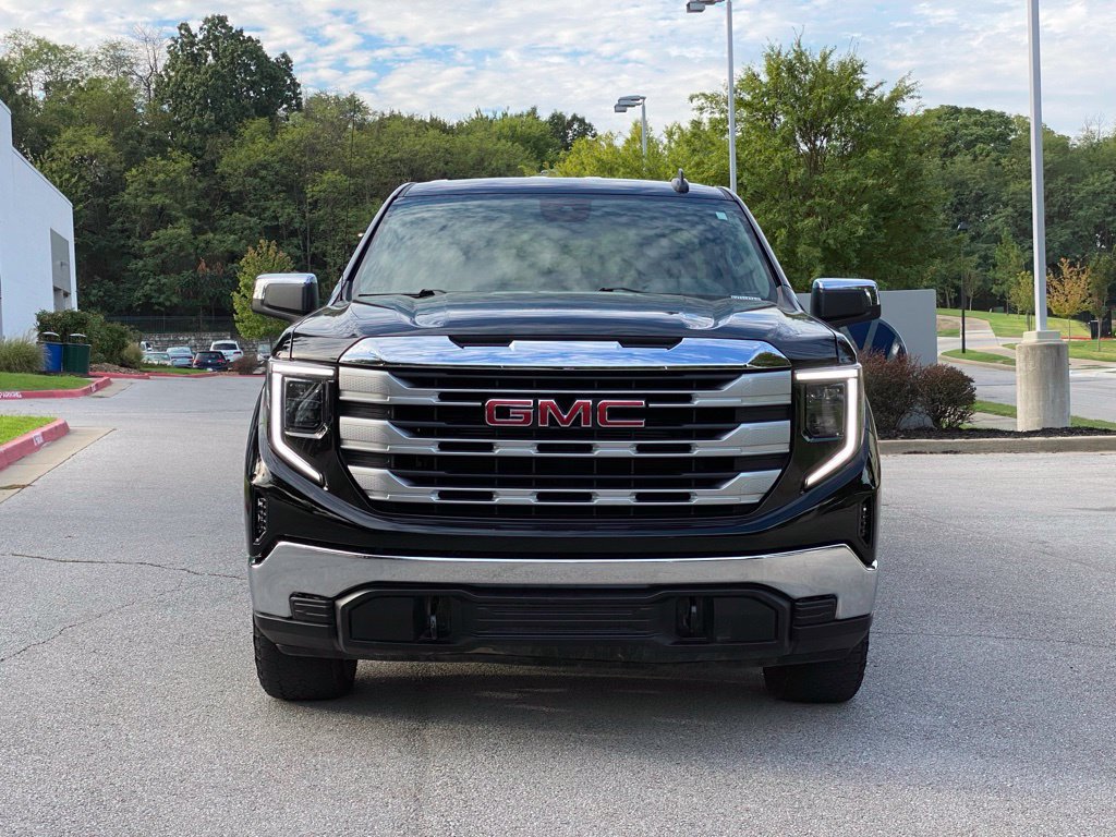 Used 2025 GMC Sierra 1500 SLE w/ X31 Off-Road Package AWD/4WD image 2