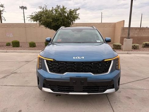 Used 2025 Kia Sorento EX w/ EX Panoramic Sunroof Package AWD/4WD image 3