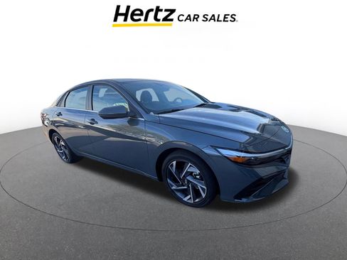 Used 2025 Hyundai Elantra SEL image 1
