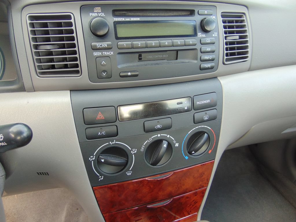Used 2004 Toyota Corolla LE FWD image 20