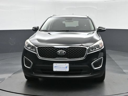 Used 2017 Kia Sorento AWD image 2