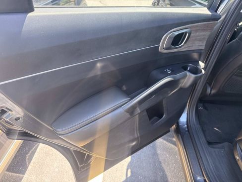 Used 2023 Kia Sorento S w/ Panoramic Sunroof Package AWD/4WD image 17