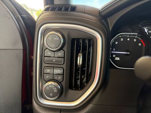 Used 2022 GMC Sierra 2500 SLE w/ SLE Value Package; AWD/4WD image 11