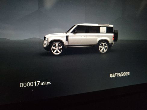 Used 2024 Land Rover Defender 110 V8 AWD/4WD image 18