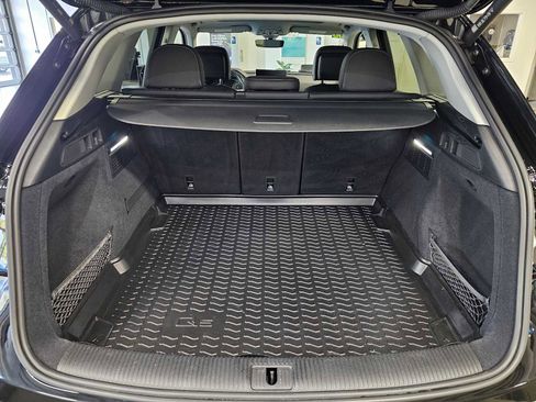 Used 2023 Audi Q5 2.0T Premium w/ Convenience Package image 16