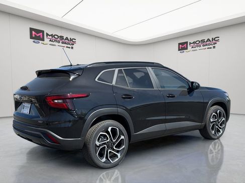 New 2026 Chevrolet Trax RS w/ Sunroof Package FWD image 8