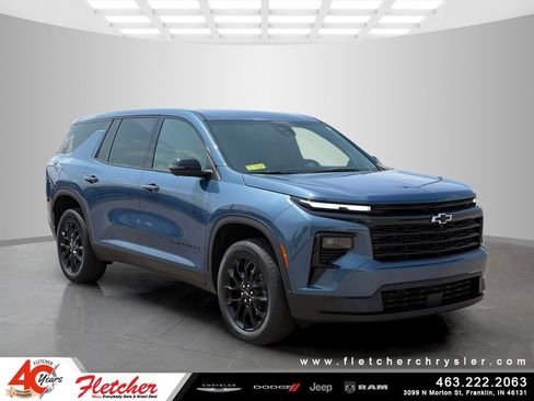 Used 2024 Chevrolet Traverse LS w/ Midnight/Sport Edition FWD image 1