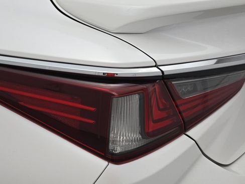 Used 2022 Lexus ES 350 Ultra Luxury w/ Accessory Package 2 FWD image 33