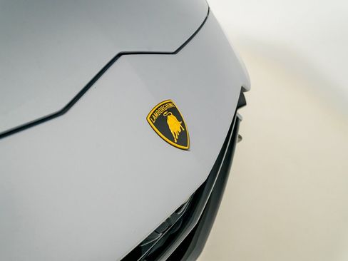 Used 2024 Lamborghini Urus Performante AWD/4WD image 43