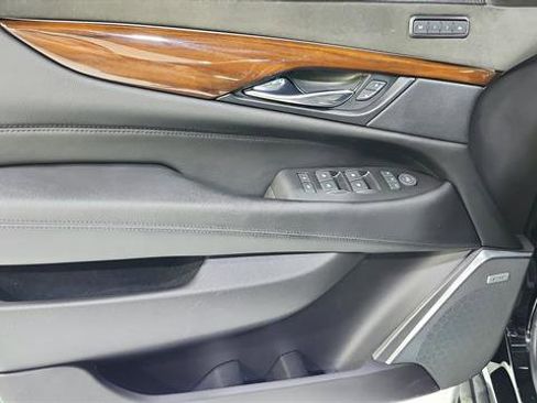 Used 2019 Cadillac Escalade Premium Luxury RWD image 21