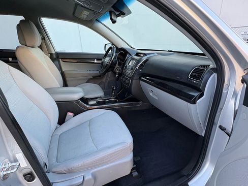 Used 2014 Kia Sorento LX image 26
