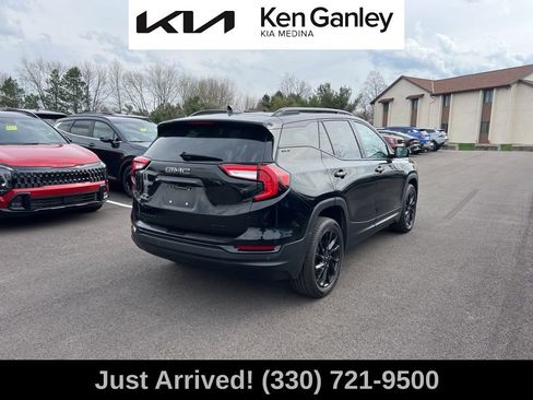 Used 2023 GMC Terrain SLT w/ Elevation Edition image 5