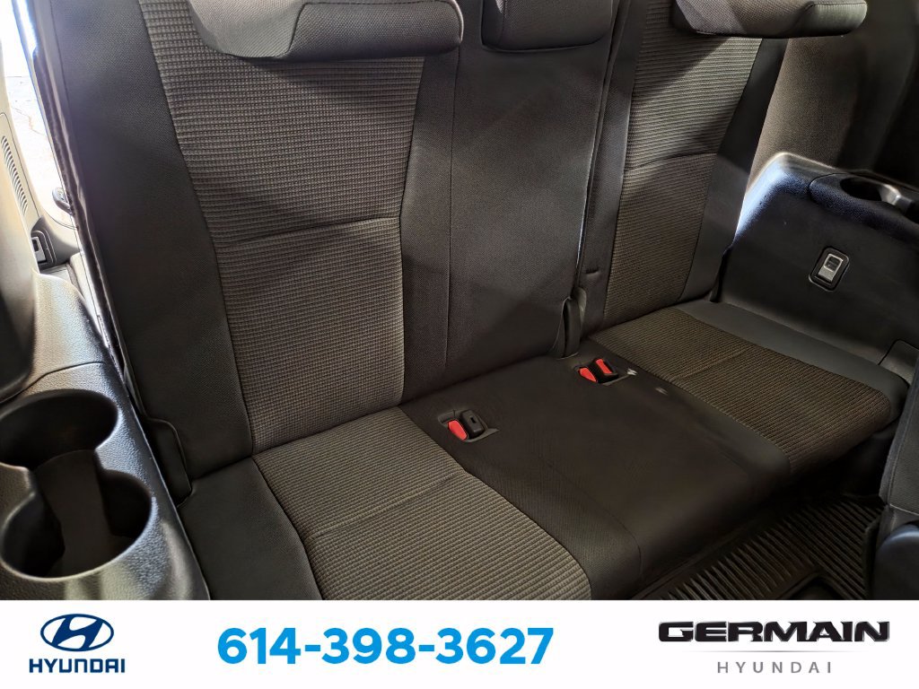 Used 2023 Toyota Highlander L FWD image 19