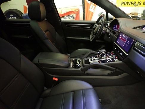 Used 2023 Porsche Cayenne GTS image 11