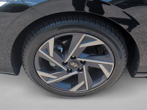 Certified 2025 Hyundai Elantra SEL FWD image 26