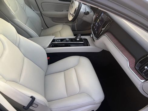 Used 2022 Volvo S60 B5 Momentum image 16