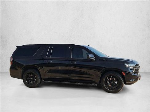 Certified 2022 Chevrolet Suburban Z71 w/ Z71 Off-Road Package AWD/4WD image 4