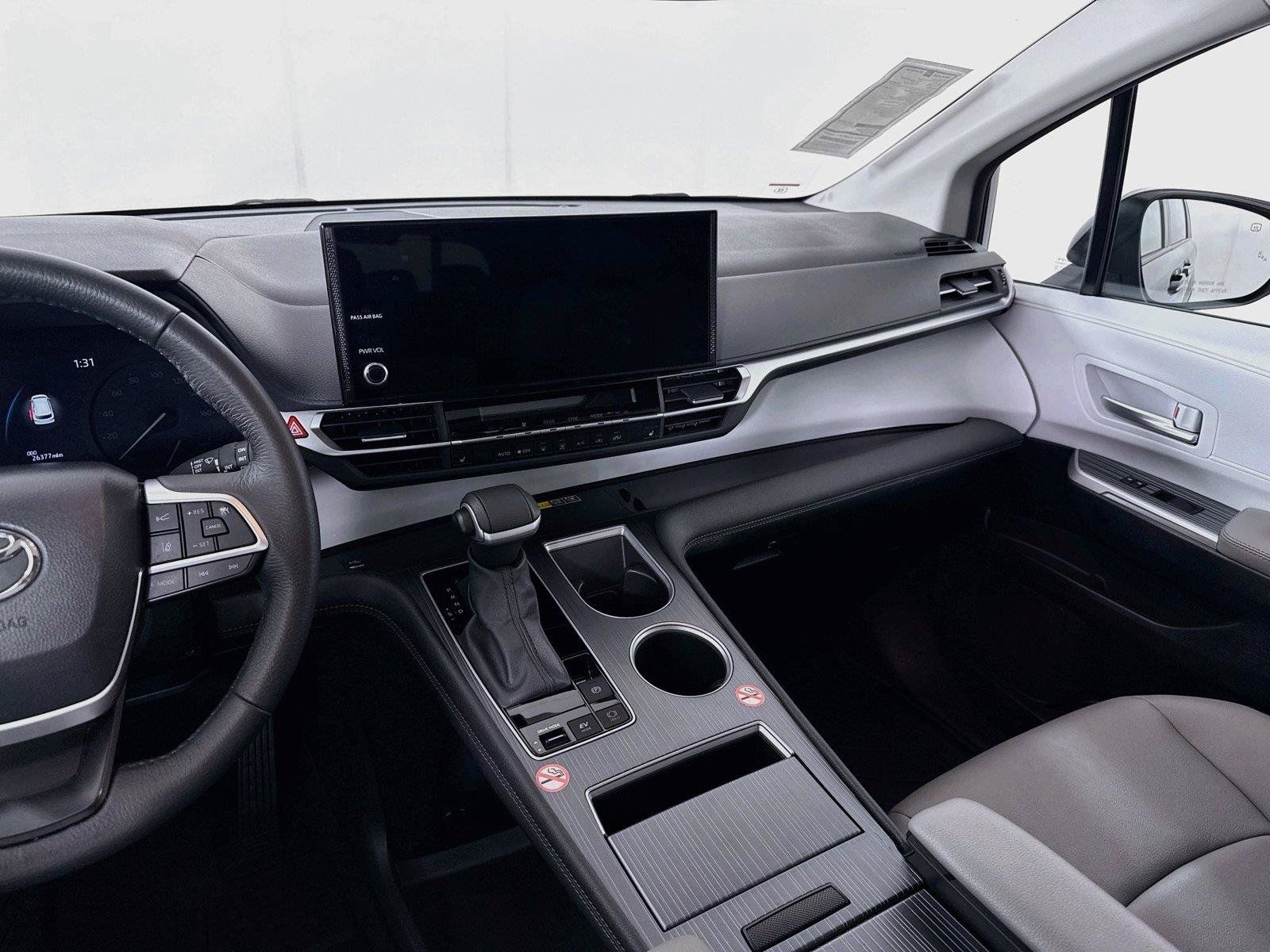Certified 2026 Toyota Sienna XLE FWD image 35