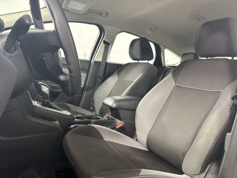 Used 2014 Ford Focus SE FWD image 17