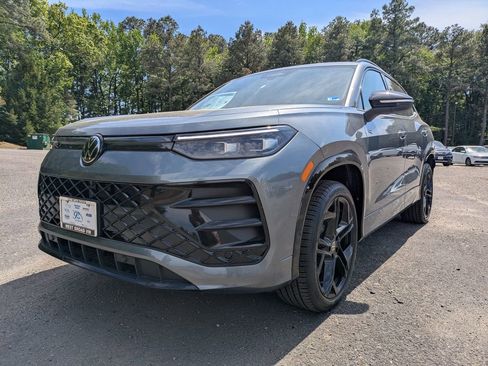 New 2026 Volkswagen Tiguan SE R-Line AWD/4WD image 8