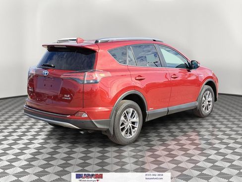 Used 2018 Toyota RAV4 XLE image 4