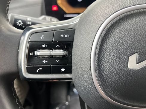 Used 2025 Kia Carnival FWD image 50