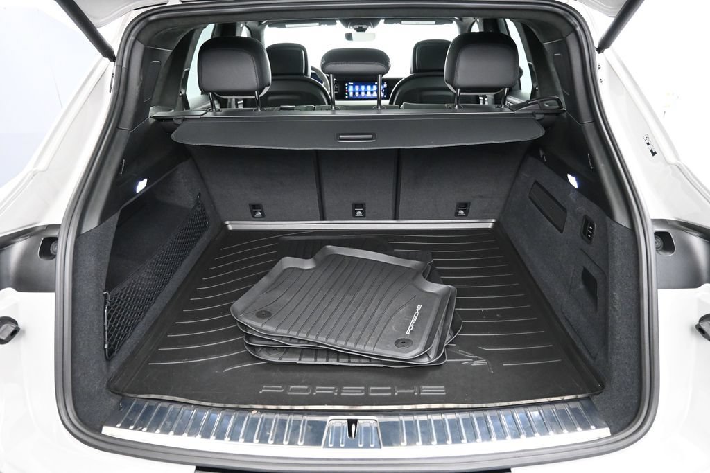 Certified 2026 Porsche Cayenne GTS AWD/4WD image 27