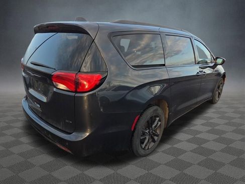 Used 2020 Chrysler Pacifica Touring-L image 4