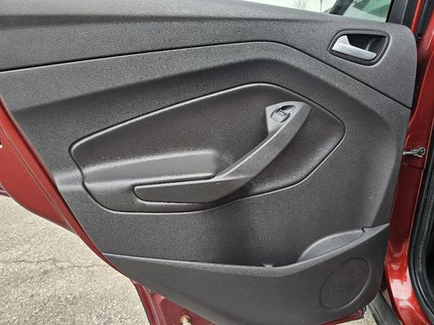 Used 2015 Ford Escape SE image 35