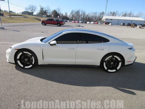 Used 2021 Porsche Taycan image 3