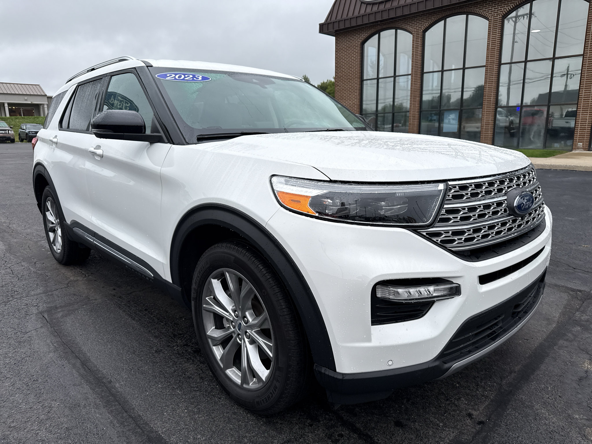 Used 2023 Ford Explorer Limited w/ Limited Technology Package AWD/4WD image 2
