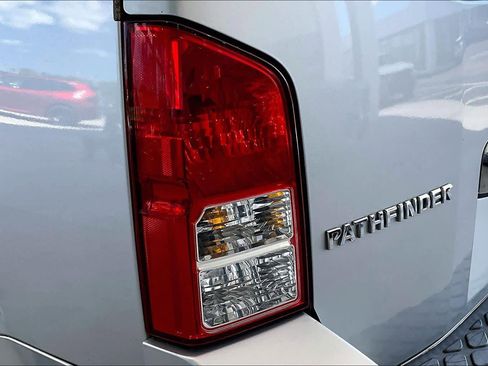 Used 2005 Nissan Pathfinder LE RWD image 27