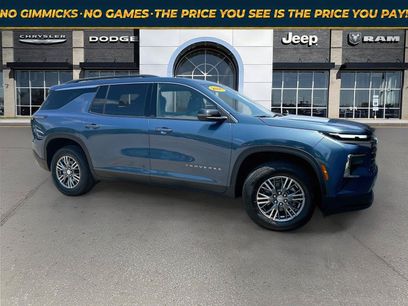 Used 2025 Chevrolet Traverse LT