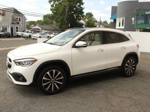 Used 2023 Mercedes-Benz GLA 250 w/ Premium Package image 12