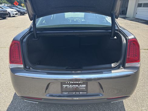 Used 2020 Chrysler 300 Touring L w/ Value Package RWD image 8