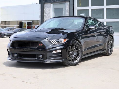 Used 2017 Ford Mustang GT Premium image 3