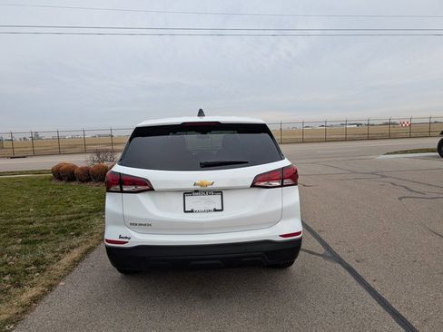 Used 2023 Chevrolet Equinox LS w/ LS Convenience Package image 9