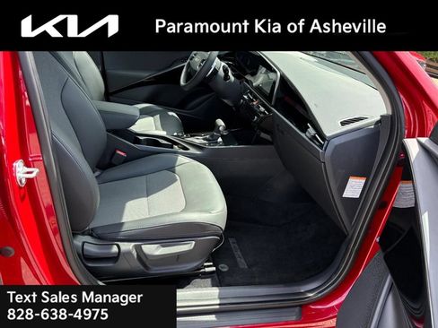 Certified 2025 Kia Niro EX FWD image 19