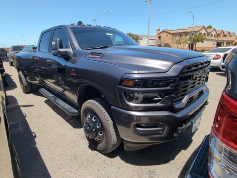 Used 2025 RAM 3500 Big Horn AWD/4WD image 2