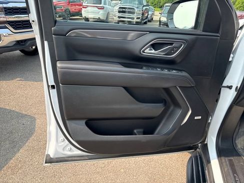 Used 2024 GMC Yukon XL AT4 w/ Technology Package AWD/4WD image 7