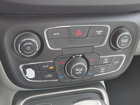 Used 2019 Jeep Compass Latitude w/ Popular Equipment Group FWD image 29