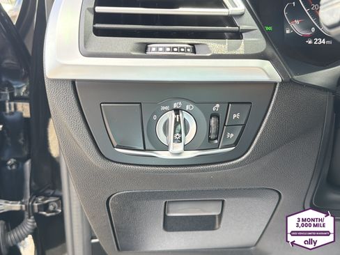 Used 2025 BMW X4 xDrive30i AWD/4WD image 15