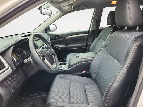 Used 2015 Toyota Highlander LE FWD image 11