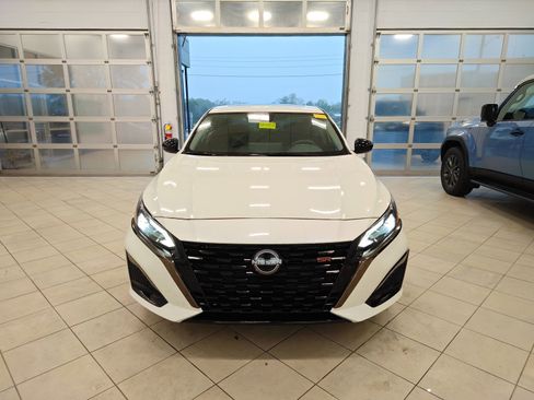 Used 2023 Nissan Altima 2.5 SR w/ SR Premium Package FWD image 8