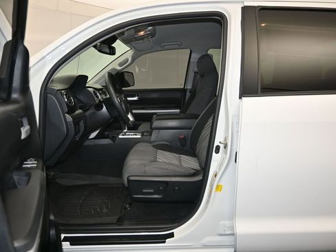 Used 2018 Toyota Tundra SR5 w/ TRD Off Road Package AWD/4WD image 20