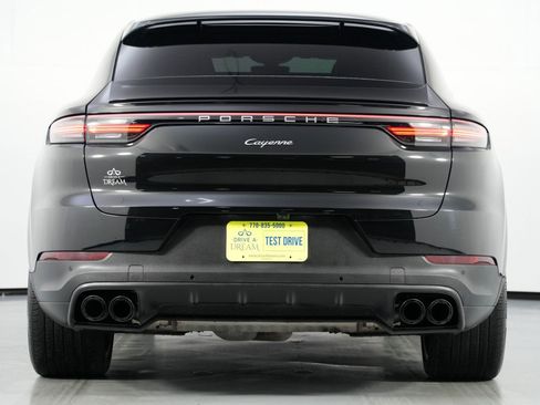 Used 2023 Porsche Cayenne Coupe image 10