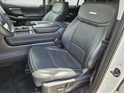 Used 2025 Ford Expedition Platinum AWD/4WD image 12