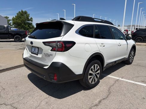 Used 2022 Subaru Outback Premium AWD/4WD image 3