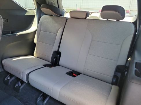 Certified 2025 Chevrolet Traverse LT FWD image 15